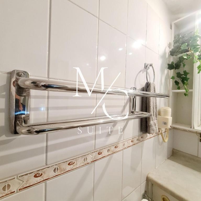 Departamento 3 Hab, primer piso. Sector sur - Three-Bedroom Apartment with Balcony - 3