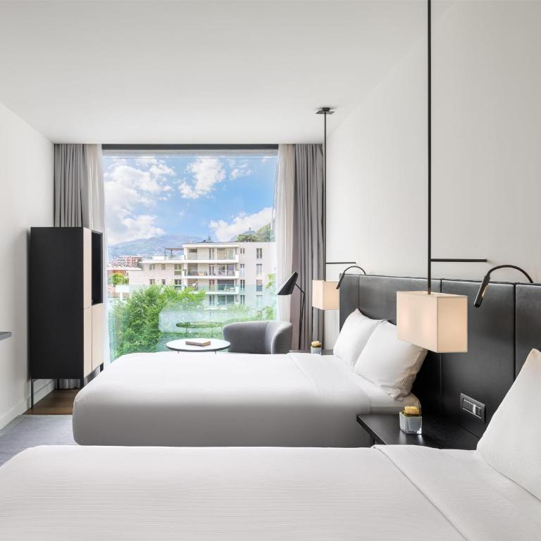 Hilton Lake Como - Camera Deluxe Doppia con Letti Singoli con Vista Città - 1