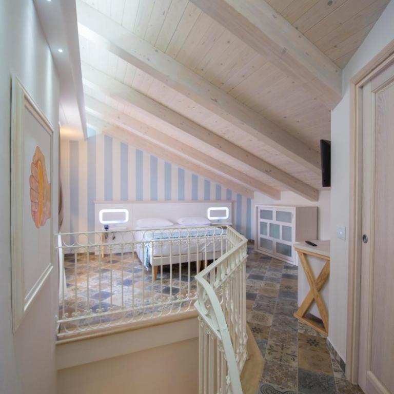 Residenza Donna Giovanna - Executive Suite with Sea View - 5