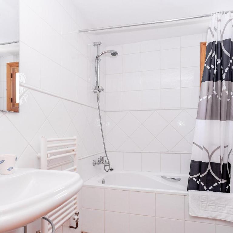 Cozy Home In Javea With Private Swimming Pool, Can Be Inside Or Outside - Three-Bedroom Vacation Home - 11