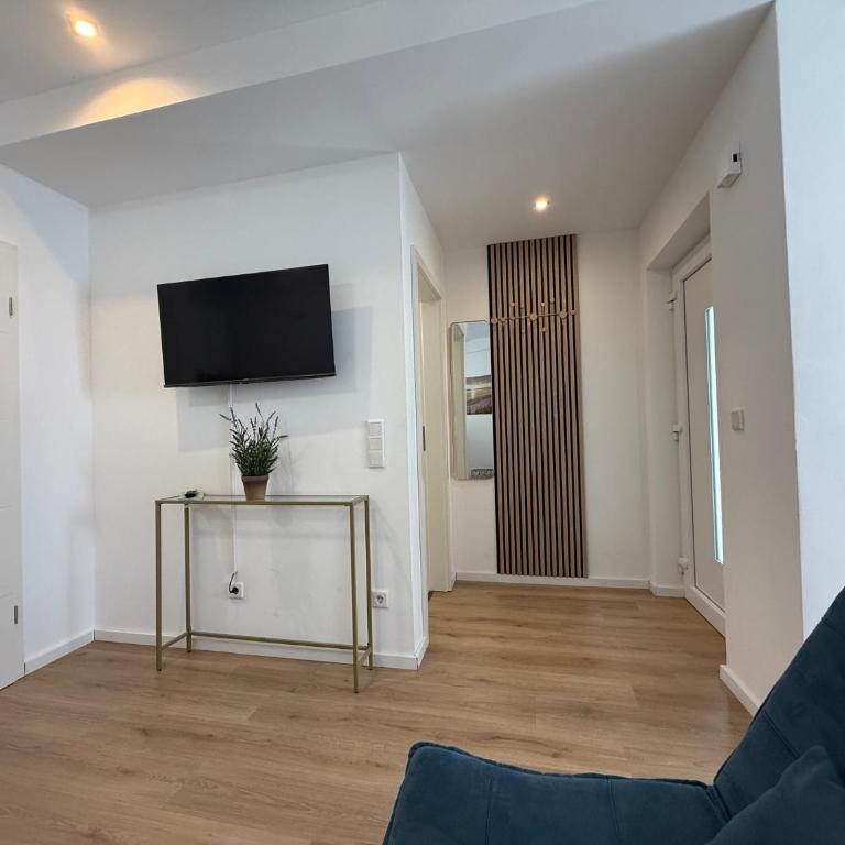 Modern City Apartment, Just 5 Minutes to Downtown - One-Bedroom Apartment - 6