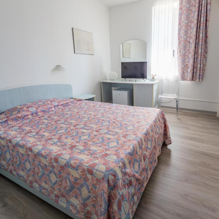 Hotel Park Spiaggia - Camera Matrimoniale Budget con Letto alla Francese (senza Balcone) - 5