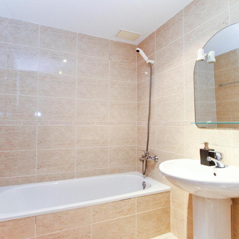 Olivers Planet Costa Dorada - Three-Bedroom Vacation Home - 6