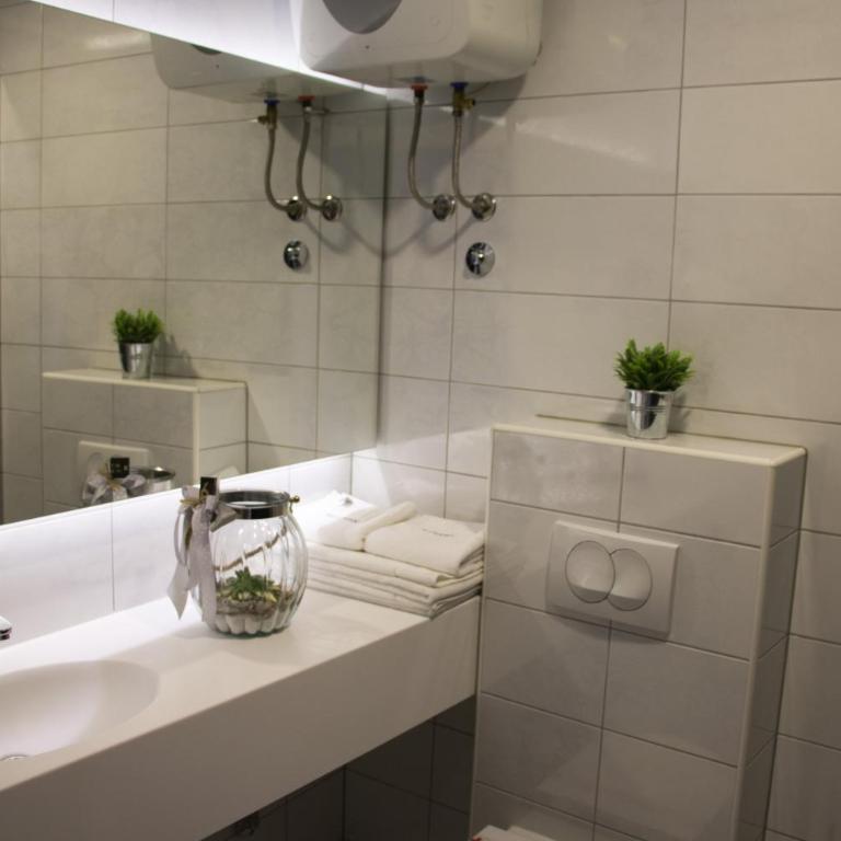 Rooms Villa Downtown - Deluxe Triple Room - 6