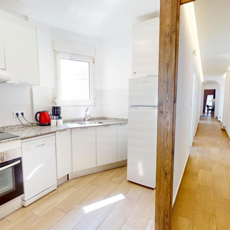 Apartamento Asun en Dénia, Ideal para grupos de hasta 6 personas en el centro de la ciudad by Family Homes Rentals - Apartamento de 3 dormitorios - 4