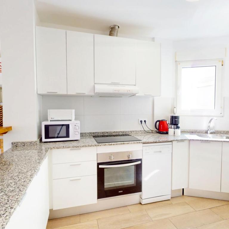 Apartamento Asun en Dénia, Ideal para grupos de hasta 6 personas en el centro de la ciudad by Family Homes Rentals - Apartamento de 3 dormitorios - 6