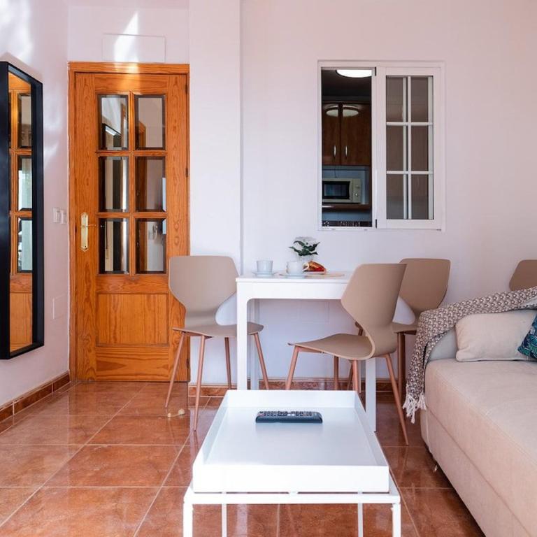 Apartamento con vistas al mar en Pedregalejo playa - Apartamento - 8