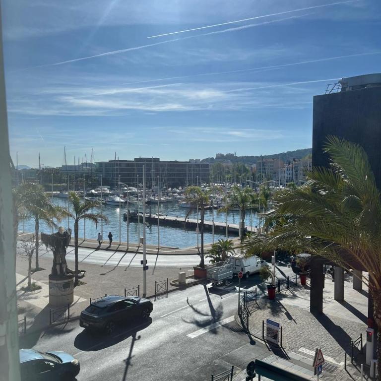 Hotel Restaurant La Frégate - Chambre Familiale avec Vue sur le Port - 1