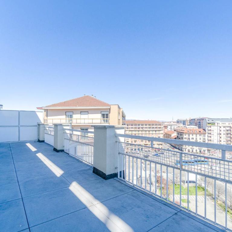 GuestHost -Carducci Attics - Penthouse Apartment - 17