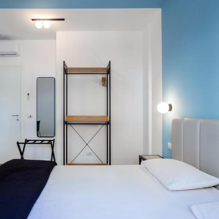 Luciano King's Guest House - Double Room with Private Bathroom - 7