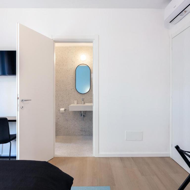 Luciano King's Guest House - Double Room with Private Bathroom - 2