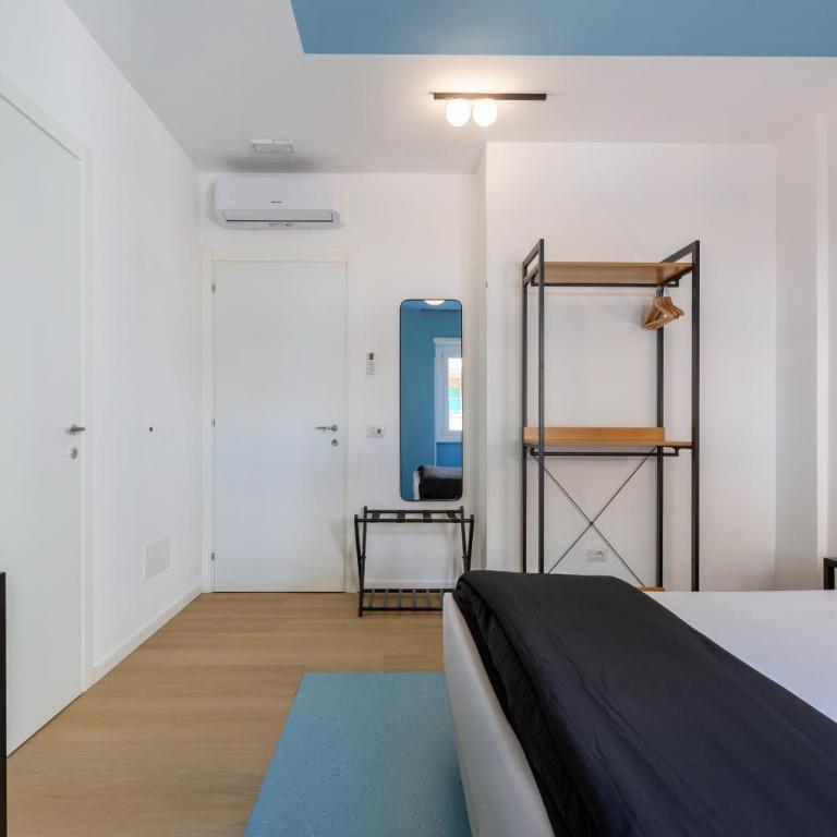 Luciano King's Guest House - Double Room with Private Bathroom - 6