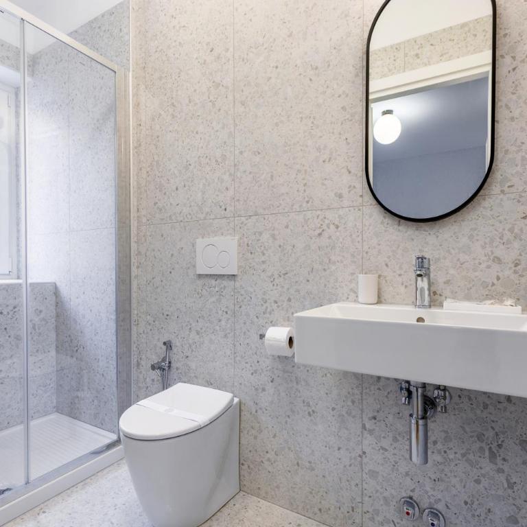 Luciano King's Guest House - Double Room with Private Bathroom - 11