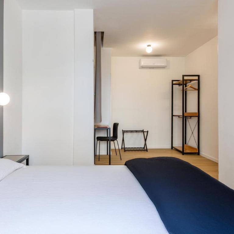 Luciano King's Guest House - Deluxe King Room - 2