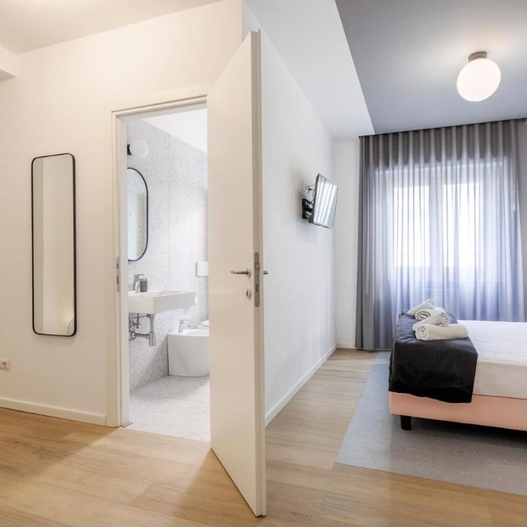 Luciano King's Guest House - Deluxe King Room - 4