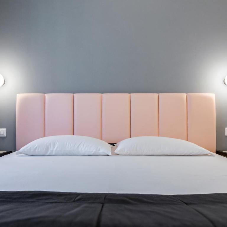 Luciano King's Guest House - Deluxe King Room - 8