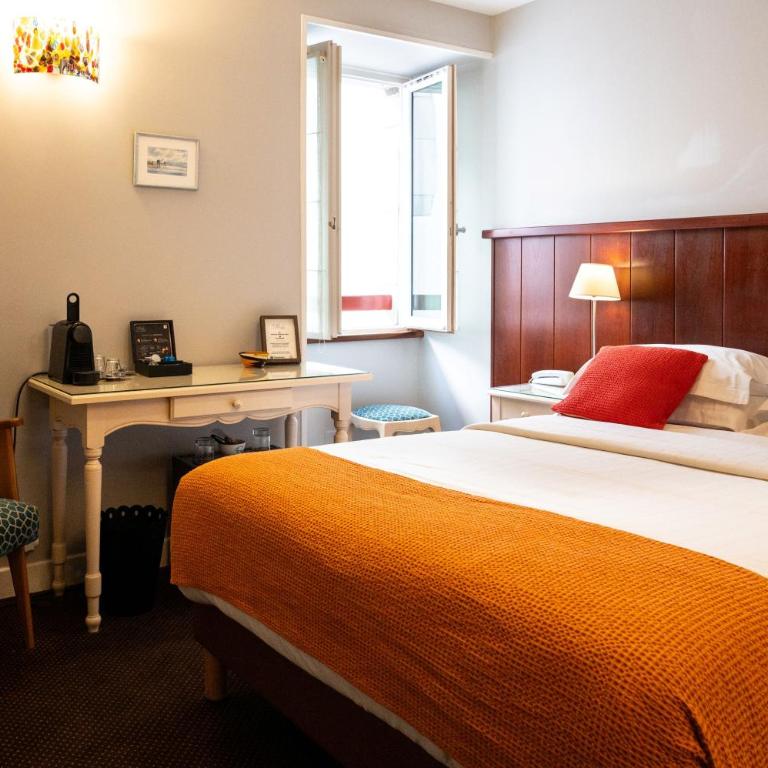 Hotel Les Almadies - Coeur de Ville - Chambre Double avec Douche - 1