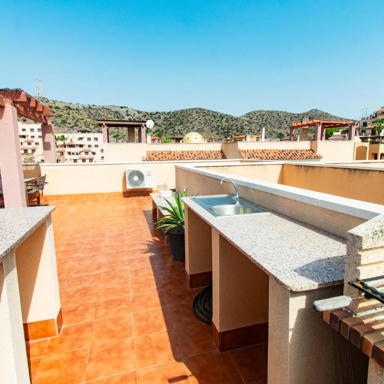 Terraza con Solarium y Piscina- By Aloha Palma - Apartamento de 2 dormitorios - 3