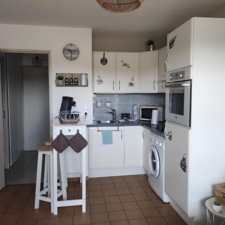 Appartement 4 couchages climatisé,piscine privée,proche centre ville et plages - Apartment mit 2 Schlafzimmern - 6