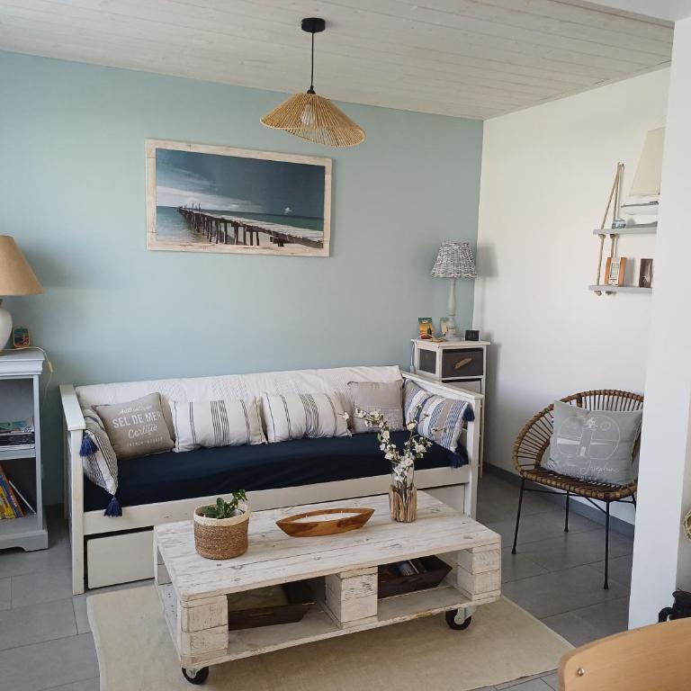 Maison 2 chambres sur terrain clos proche mer - Two-Bedroom House - 1