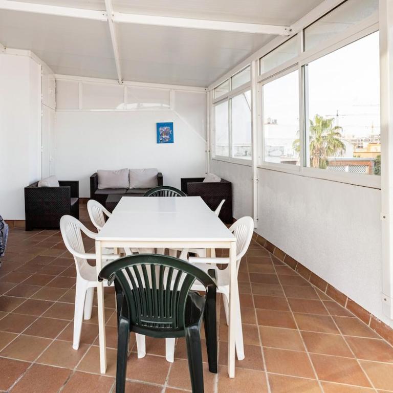 Ático en el corazón de la ciudad con plaza de garaje - Apartamento de 2 dormitorios - 47