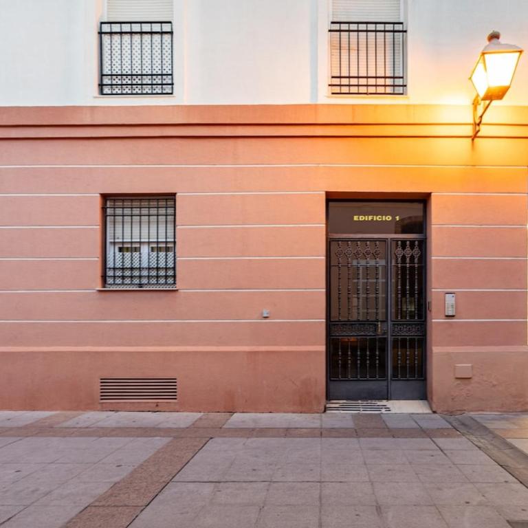 Ático en el corazón de la ciudad con plaza de garaje - Apartamento de 2 dormitorios - 75