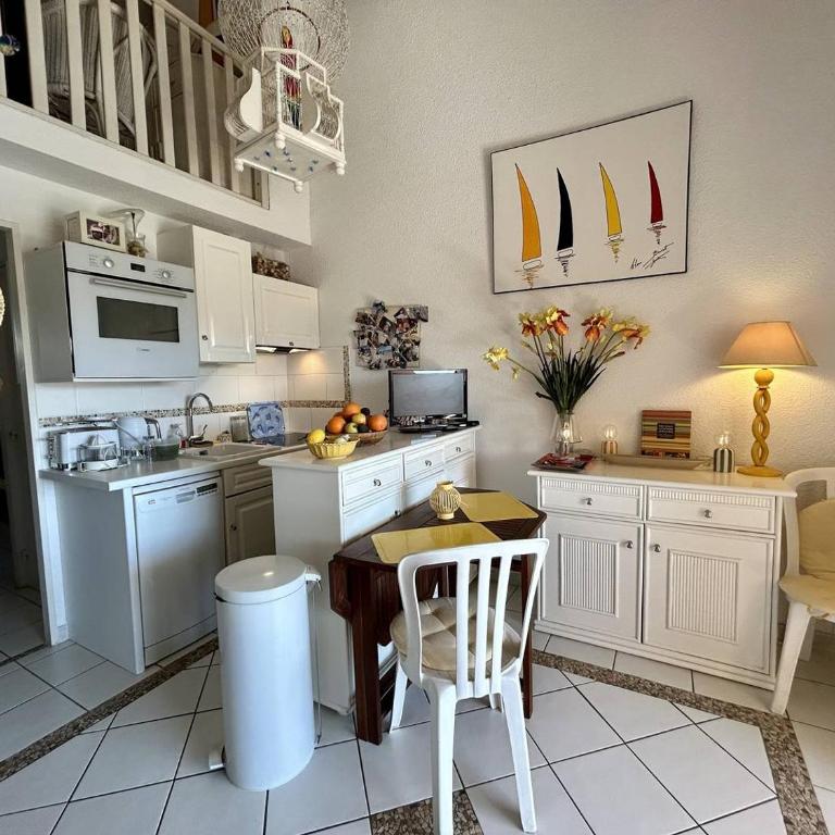 appartement sur la marina 4 COUCHAGES ST CYPRIEN sc020-108 - Apartment with Sea View - 6