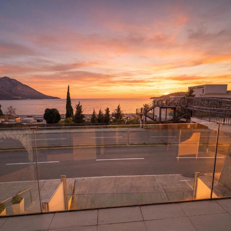 Shine Residence First Line Sea View - Two-Bedroom Apartment - 13