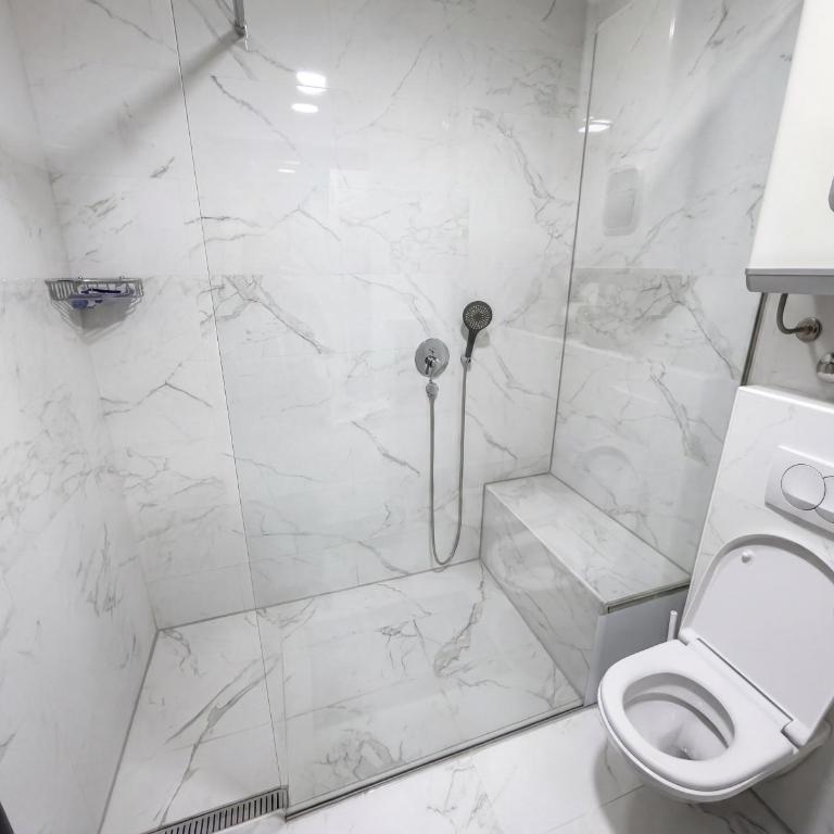 Shine Residence First Line Sea View - Two-Bedroom Apartment - 9