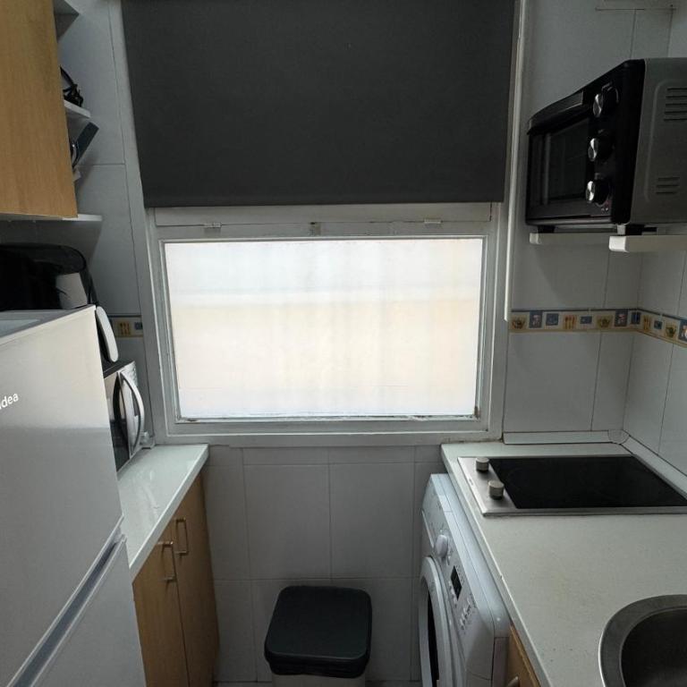 Benalmádena Beachfront, Piscina y Vistas al Mar - Apartamento de 1 dormitorio - 7