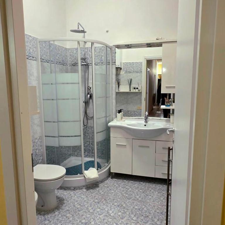 Martienez Room's Roma - Large Double Room - 8