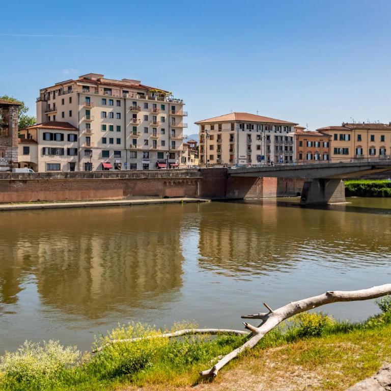Hostly Grand Lungarno Suite - Three-Bedroom Deluxe Apartment - 32