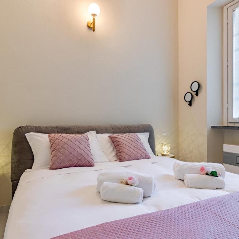 Hostly Grand Lungarno Suite - Three-Bedroom Deluxe Apartment - 18