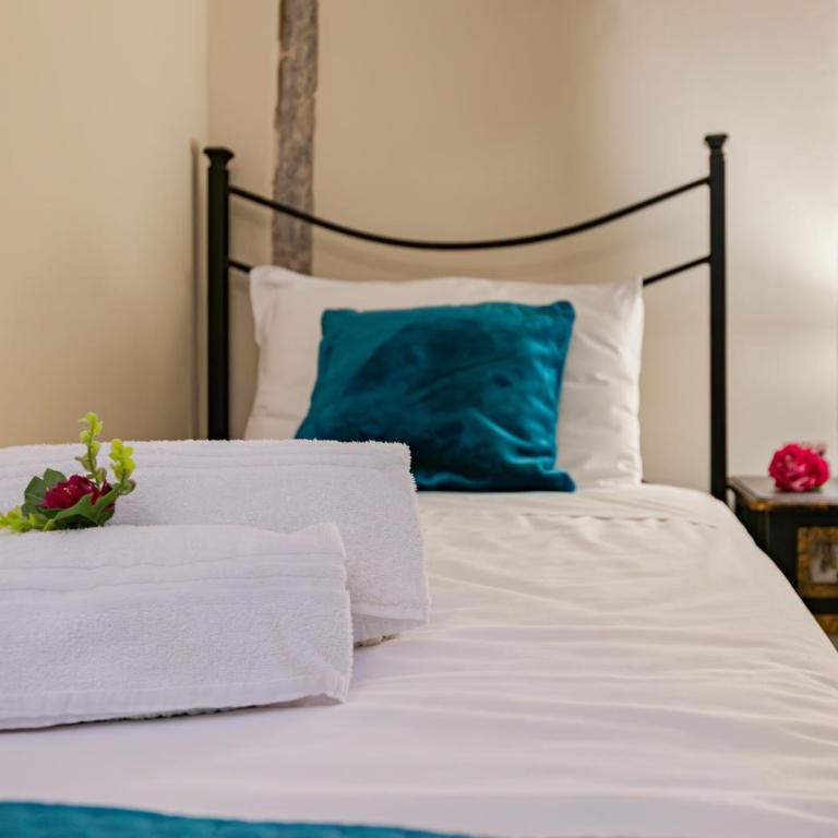 Hostly Grand Lungarno Suite - Three-Bedroom Deluxe Apartment - 26