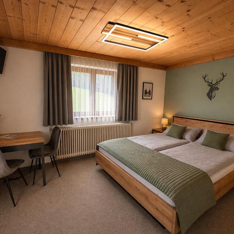 Pension Sonneck - Doppelzimmer mit Bergblick - 1