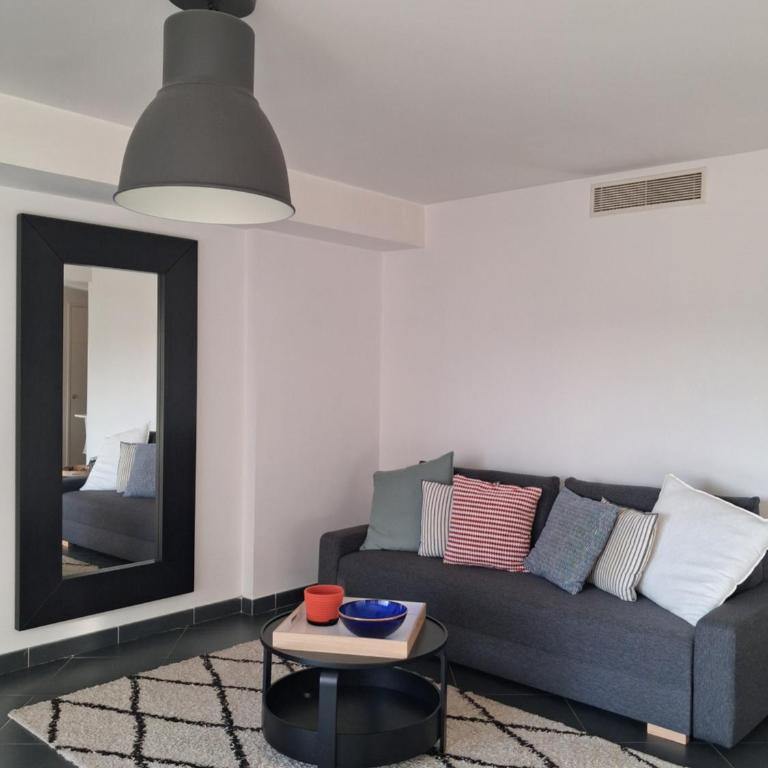 Superbe logement, proche commerces, stade et plage - Apartment - 6