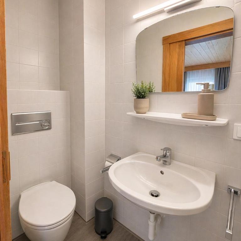 Pension Sonneck - Doppelzimmer mit Bergblick - 12