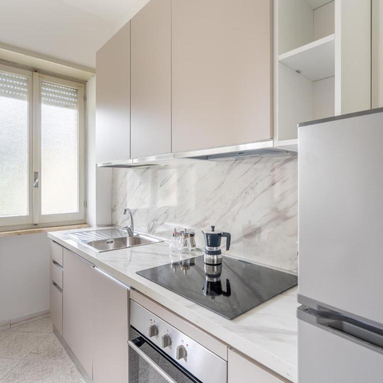 Bright Flat with Large Balcony, Near Beach - Appartamento con 2 Camere da Letto - 9