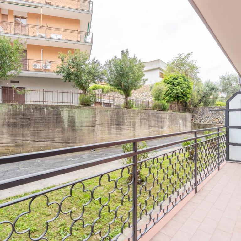 Bright Flat with Large Balcony, Near Beach - Appartamento con 2 Camere da Letto - 12