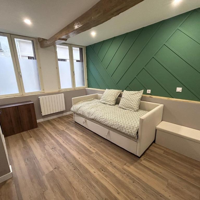 Studio neuf & équipé, Vieux-Marché, proche gare - One-Bedroom Apartment - 1
