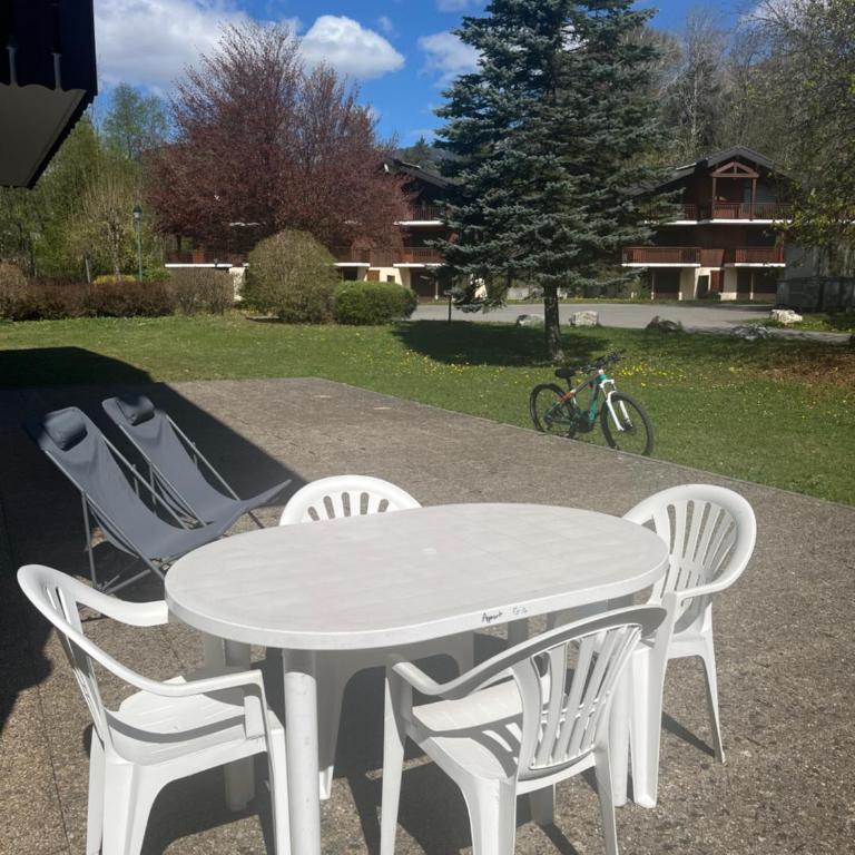 Studio confortable dans résidence avec piscine - One-Bedroom Apartment - 3