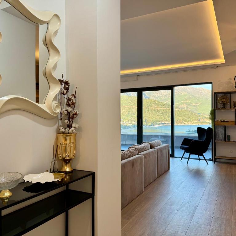 Royal Residence Penthouse - Budva, Center - Three-Bedroom Apartment - High Floor - 33