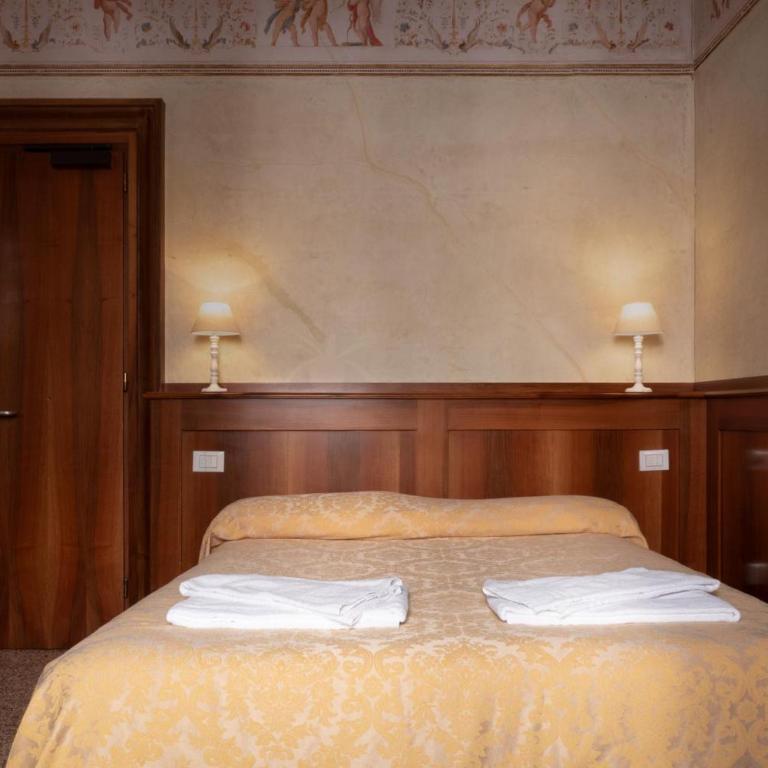 Foresteria Valdese Venezia - Camera Matrimoniale con Bagno Privato Esterno - 1