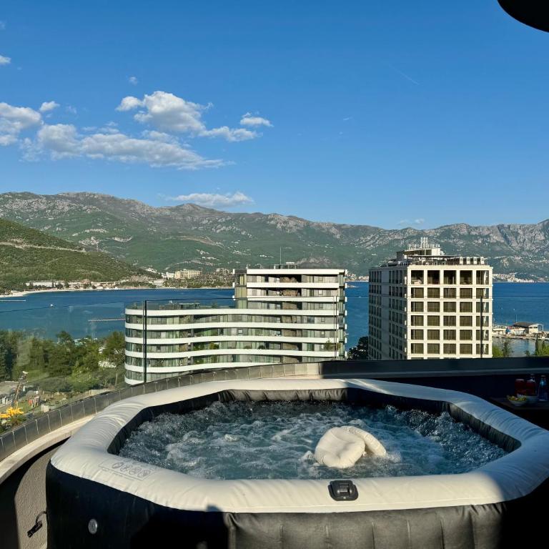 Royal Residence Penthouse - Budva, Center - Three-Bedroom Apartment - High Floor - 19