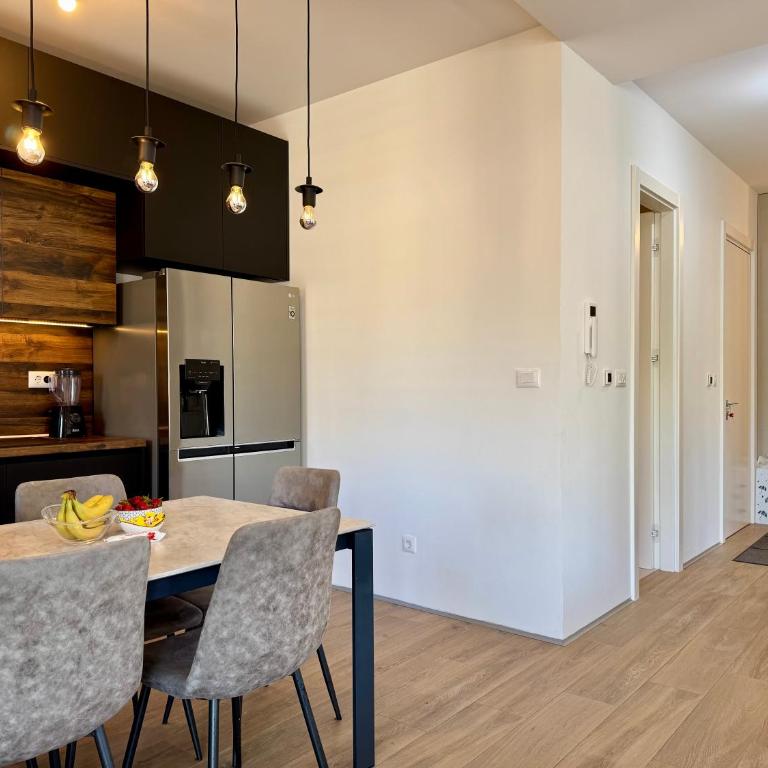 Royal Residence Penthouse - Budva, Center - Three-Bedroom Apartment - High Floor - 16