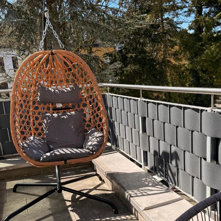 Close to center App with Balcony with haningchair Netflix and Self Check in - Apartment mit 1 Schlafzimmer - 8