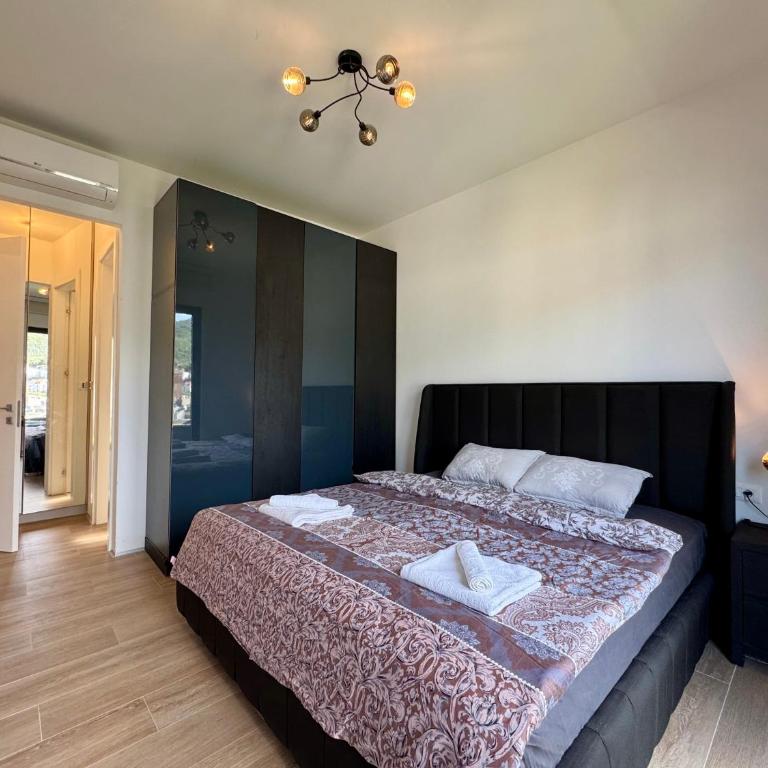 Royal Residence Penthouse - Budva, Center - Three-Bedroom Apartment - High Floor - 10