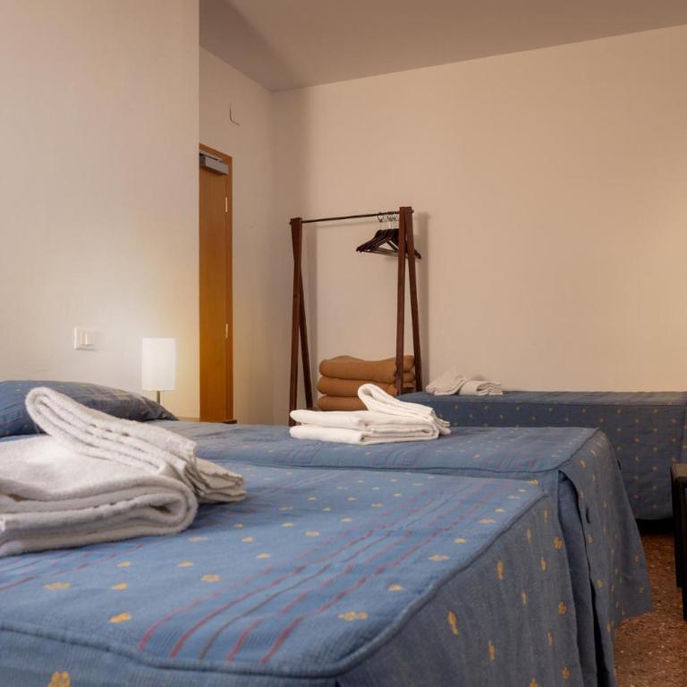 Foresteria Valdese Venezia - Camera Tripla con Bagno Privato Esterno - 3