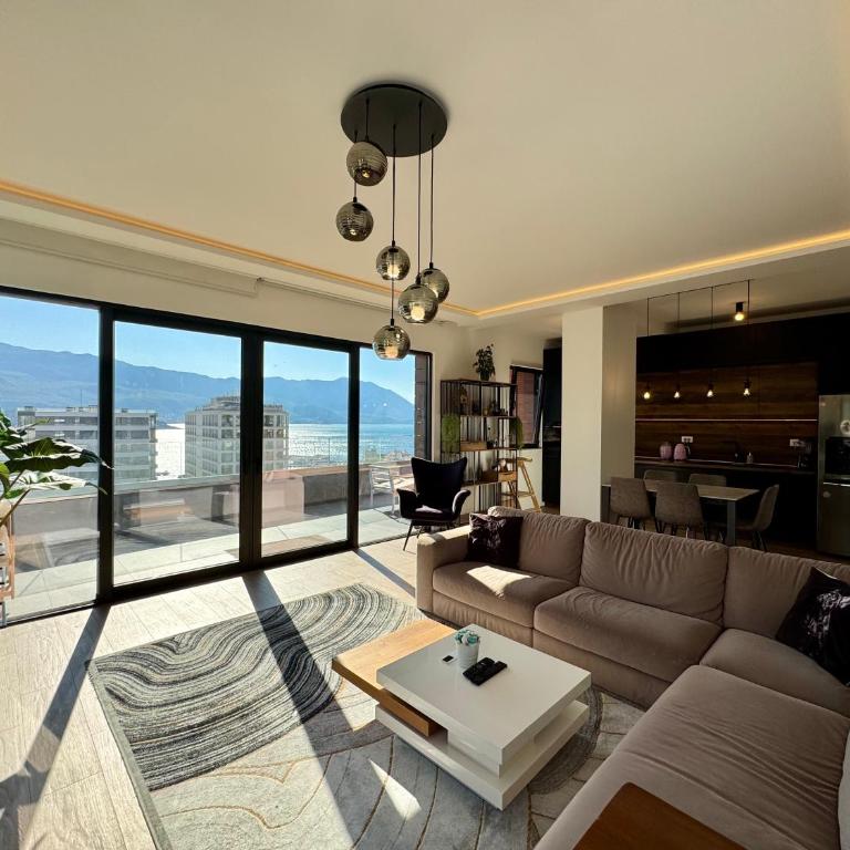 Royal Residence Penthouse - Budva, Center - Three-Bedroom Apartment - High Floor - 3