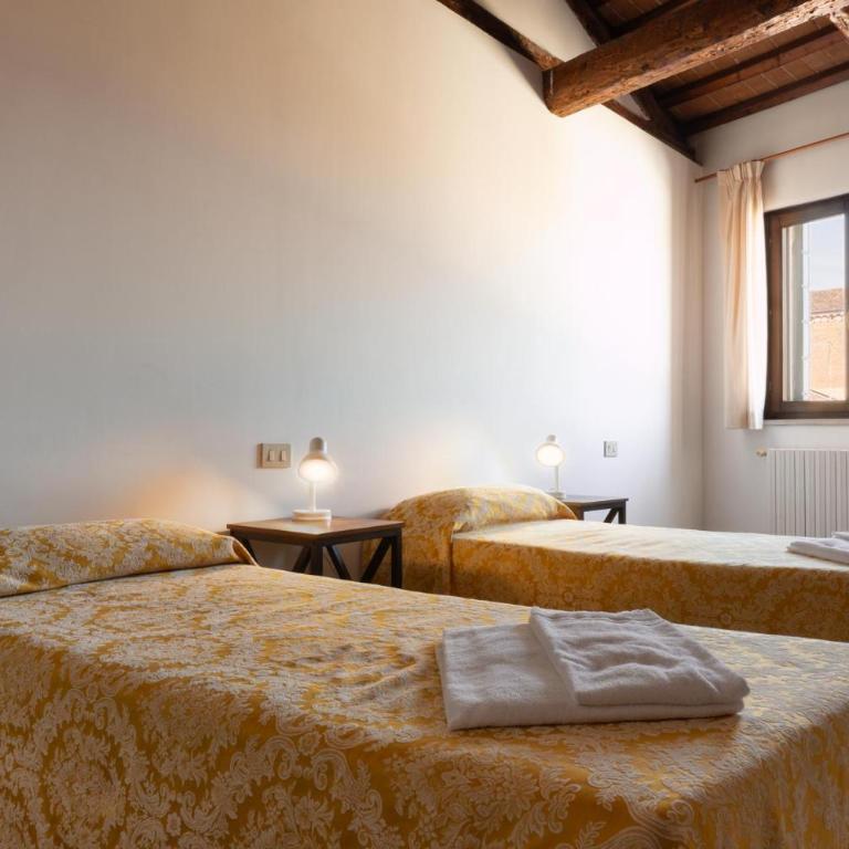 Foresteria Valdese Venezia - Camera Matrimoniale/Doppia con Letti Singoli con Bagno in Comune - 4